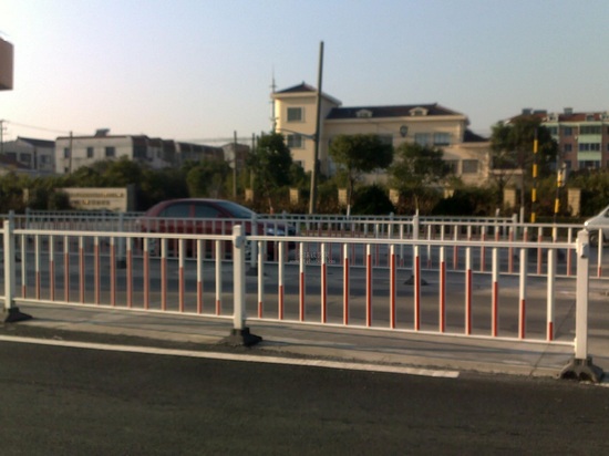 公路護(hù)欄2.jpg